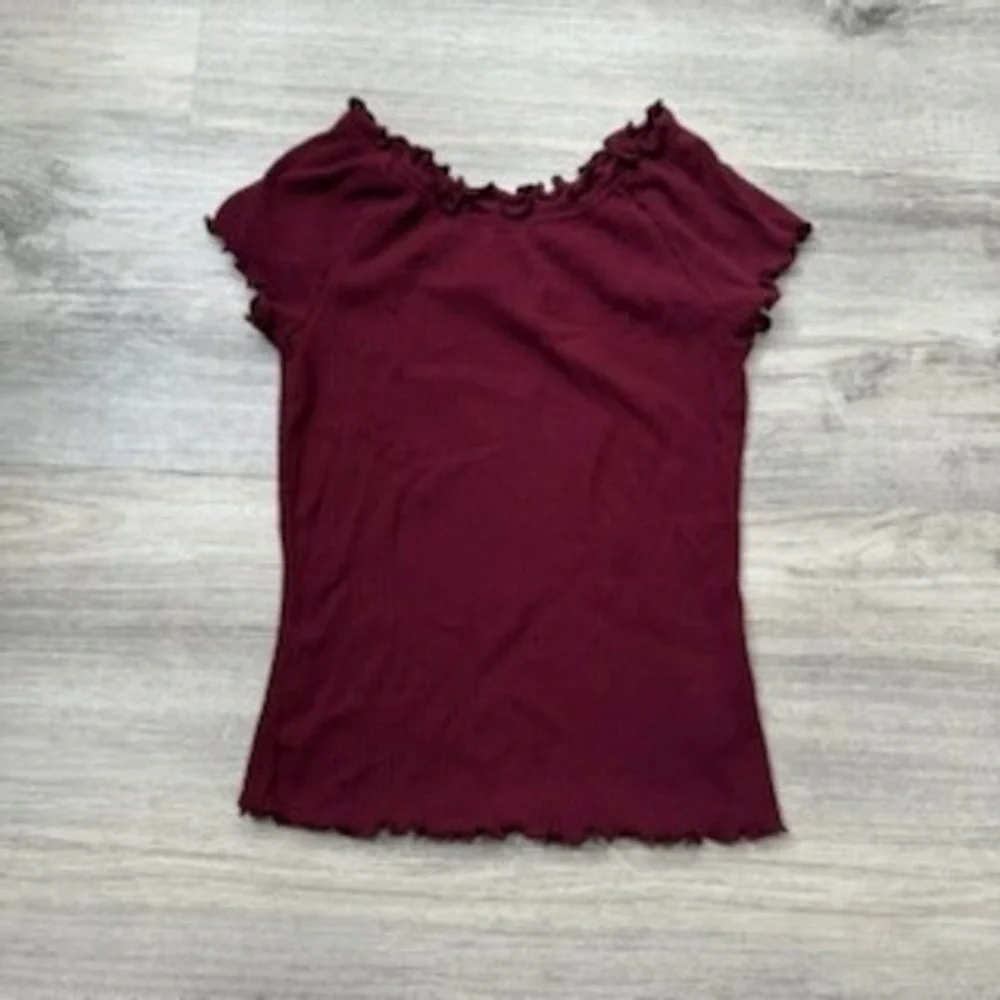 Old‎ Navy Girls Top Burgundy Ribbed Knit Ruffle Trim Short Sleeve Size M (8)